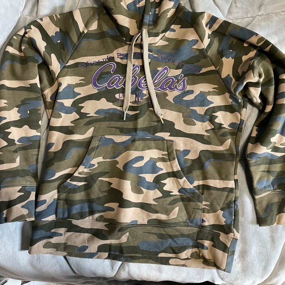 Cabelas camo hoodie size medium